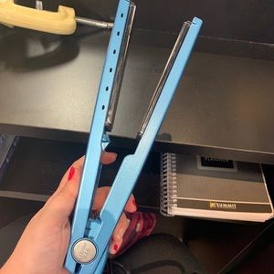 Babyliss pro Nano titanium flat iron